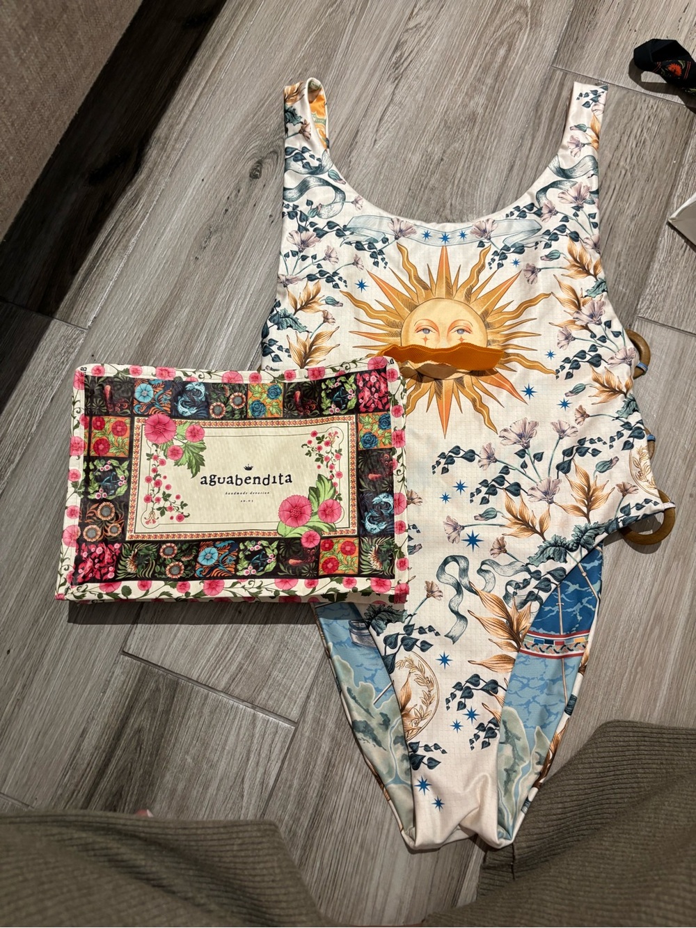 NWT Agua Bendita reversible One-Piece Swimsuit in Cream and Yellow sun print - Picture 3 of 12